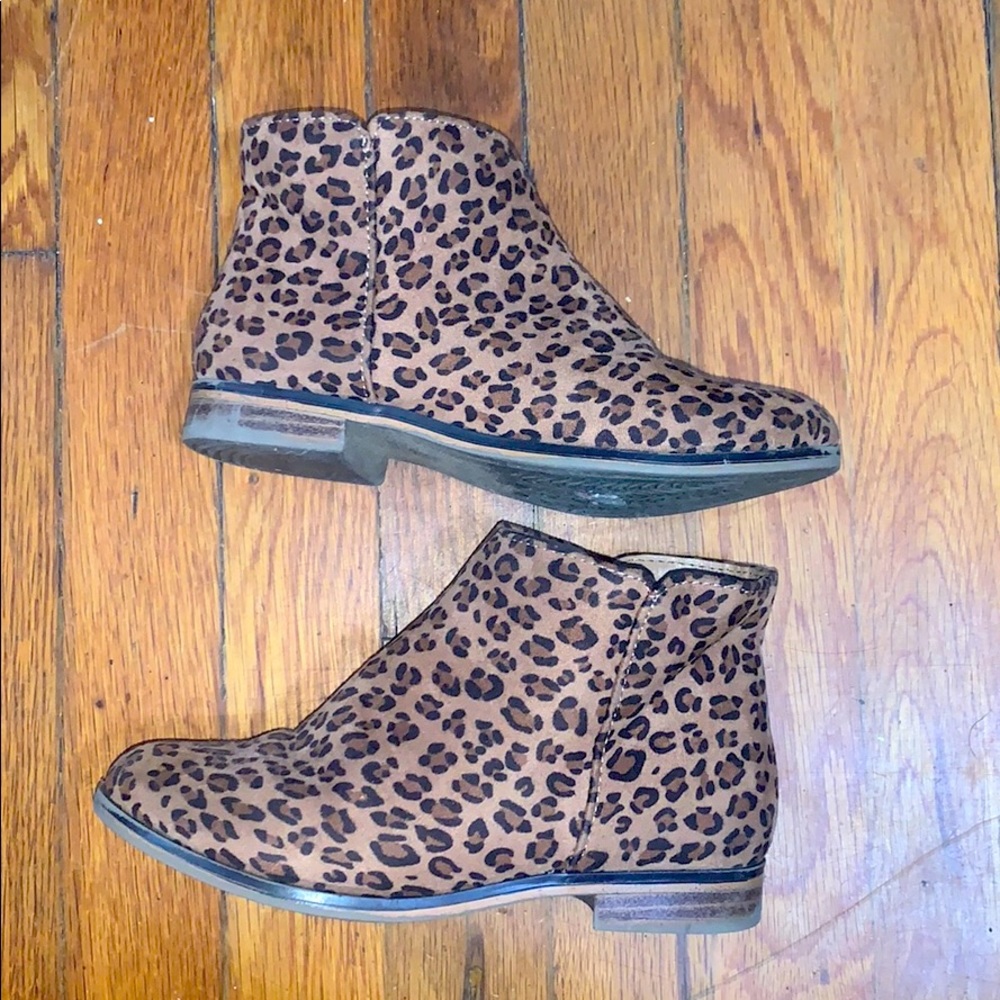 Children leapord print  booties